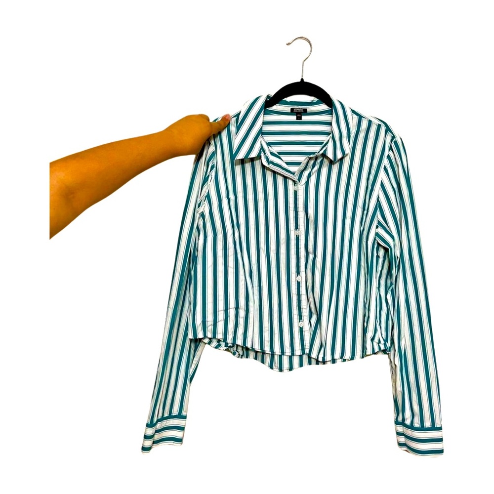 Cropped portofino button up shirt. White and turquoise stripes